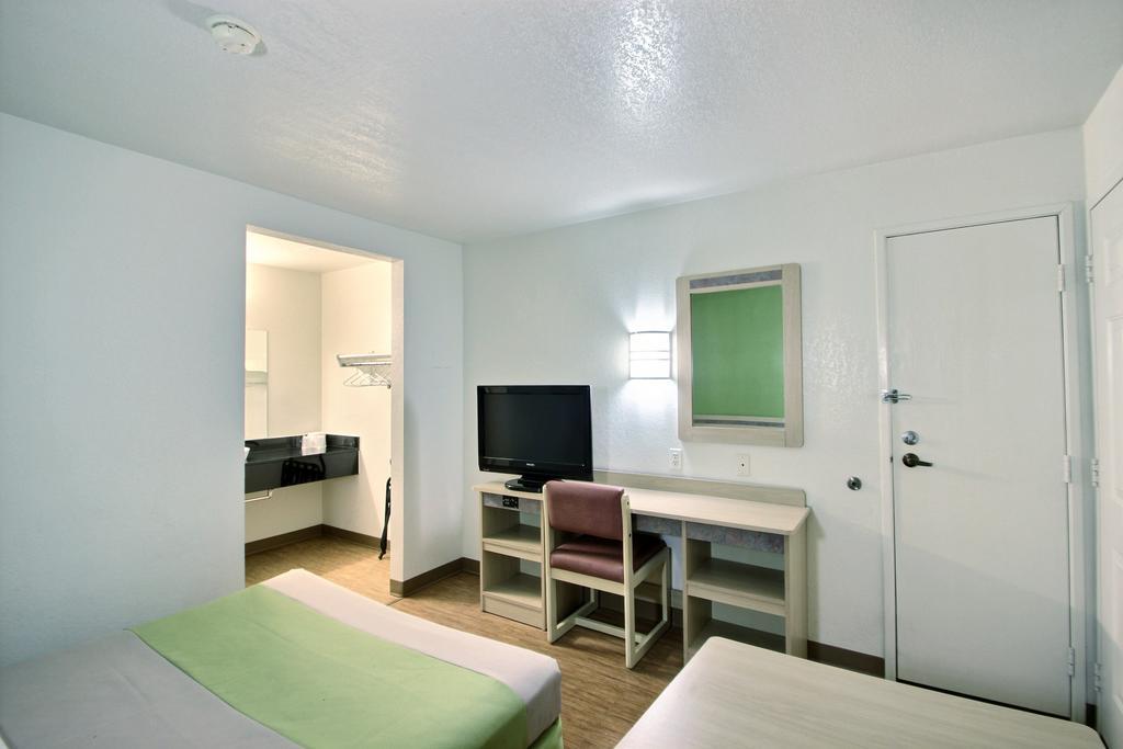 Motel 6 Milwaukee West - Brookfield Bilik gambar