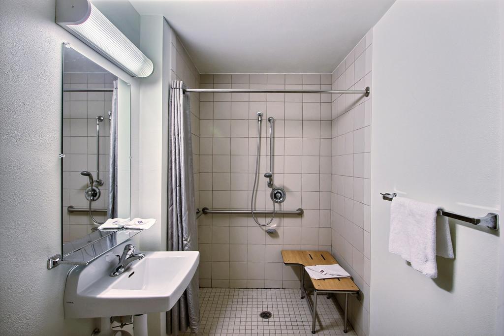 Motel 6 Milwaukee West - Brookfield Bilik gambar