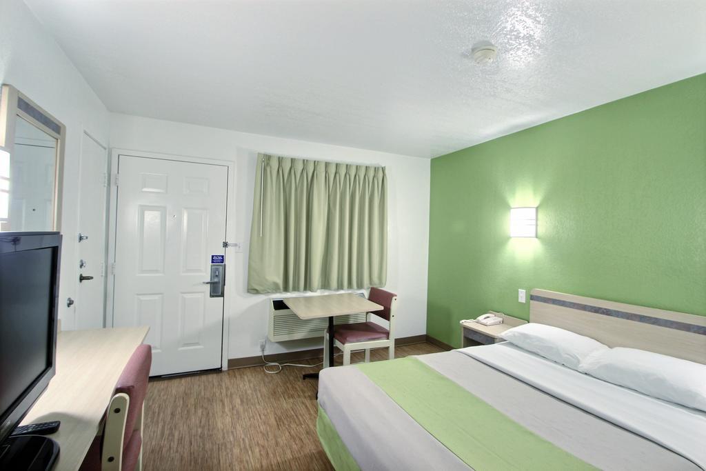 Motel 6 Milwaukee West - Brookfield Luaran gambar