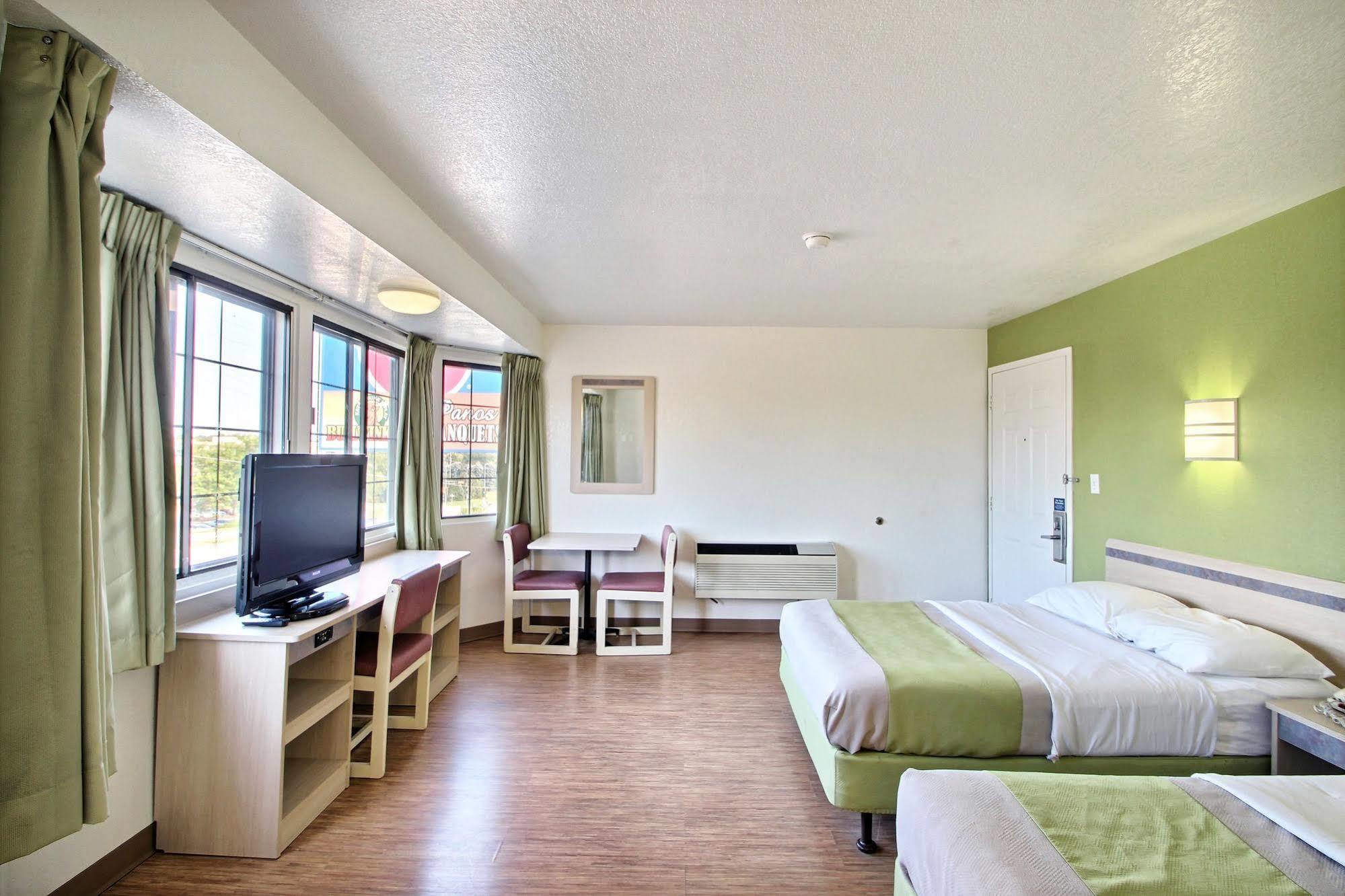 Motel 6 Milwaukee West - Brookfield Luaran gambar