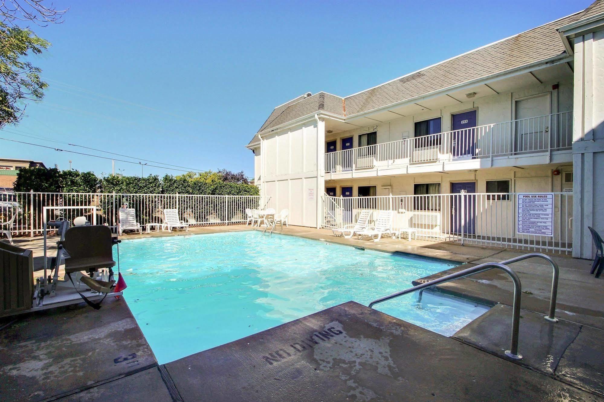 Motel 6 Milwaukee West - Brookfield Luaran gambar